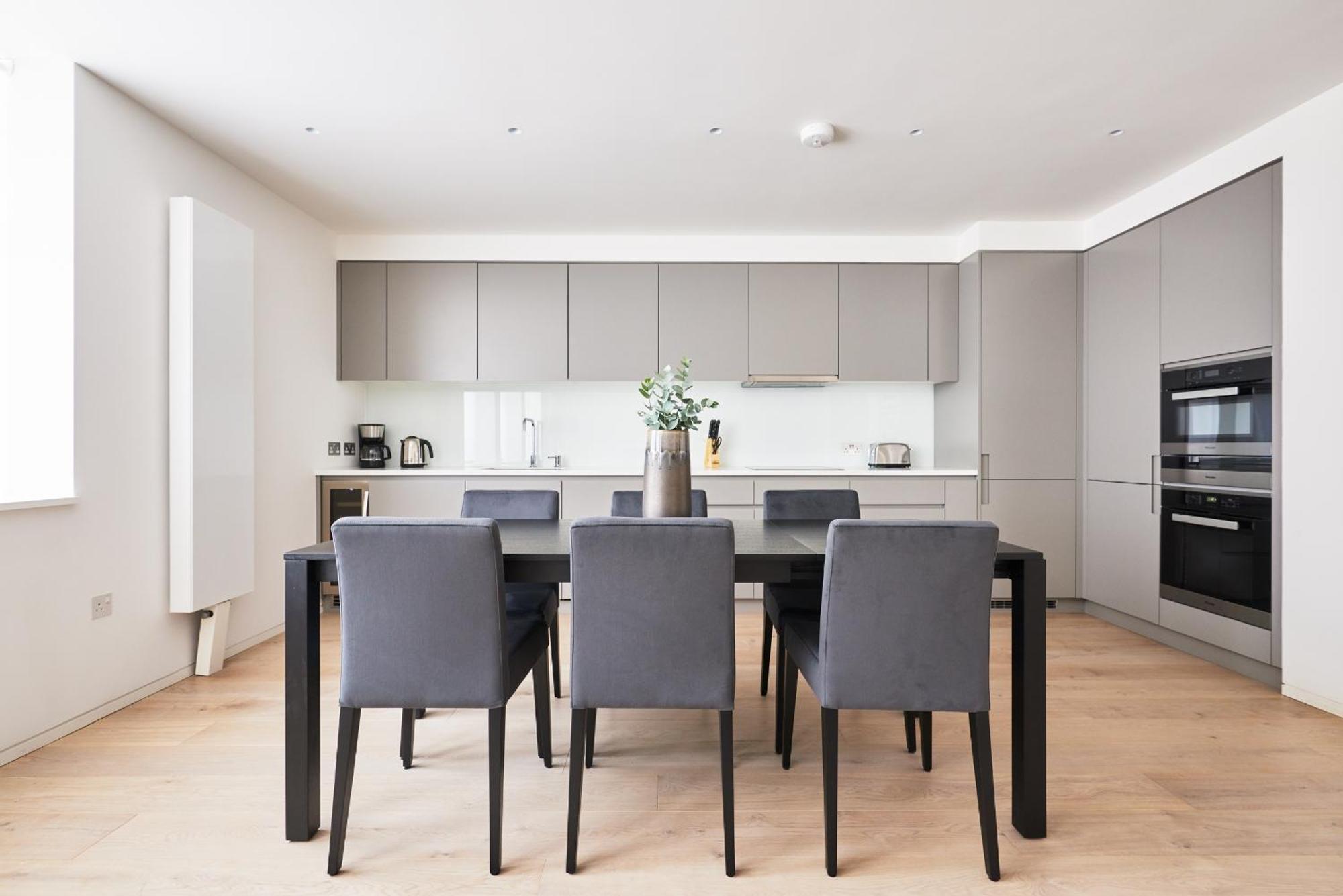 Sonder Oxford Circus Aparthotel London Bagian luar foto
